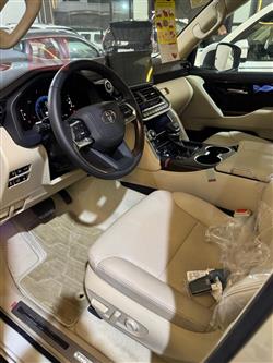 تۆیۆتا لاند کروزەر